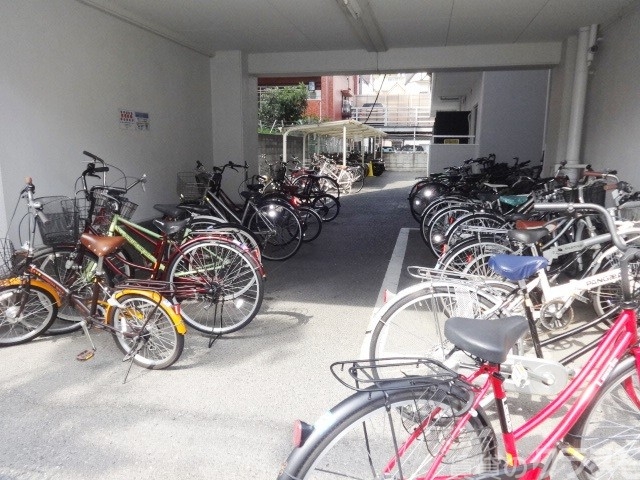 その他共有部分　駐輪場もありますよ♪