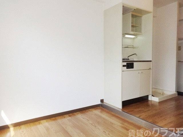 居室・リビング　５．０帖のお部屋横にキッチンがあります☆