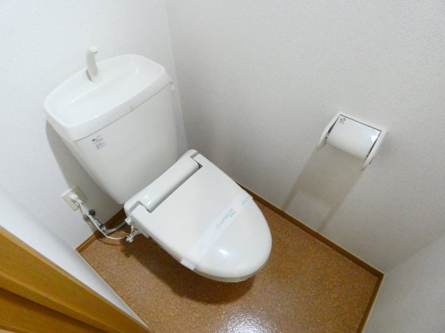 トイレ　ウォームレット付き