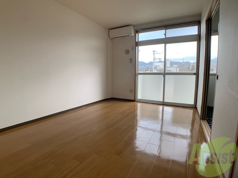 居室・リビング　陽当たりが良く、広々として過ごしやすそうです。