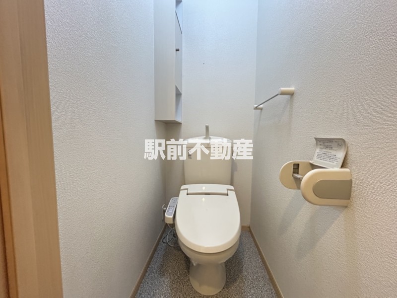 トイレ　収納棚付です☆