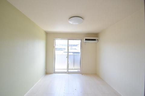 居室・リビング　室内