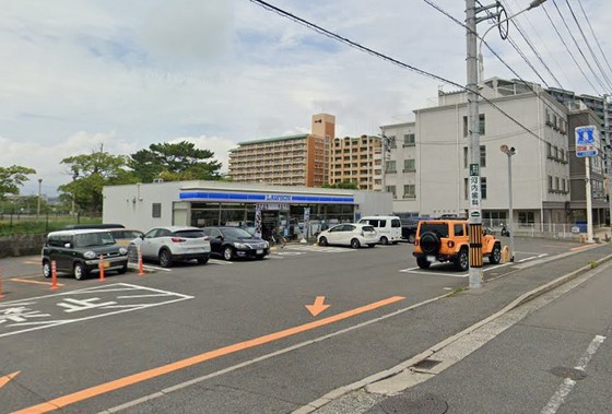 コンビニ　ローソン（コンビニ）まで700m