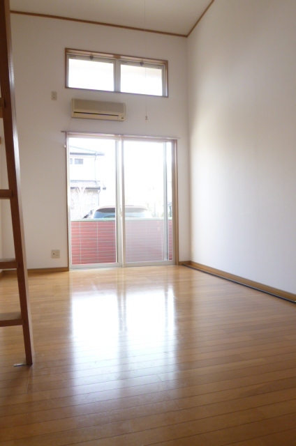 居室・リビング　こちらのリビングで趣味の時間をお楽しみください