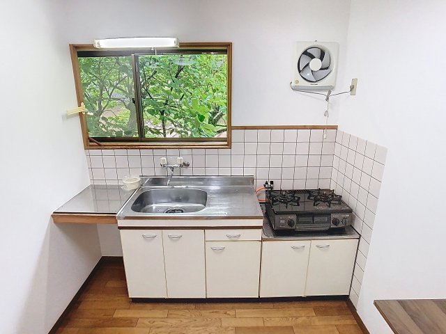 キッチン　現況が相違する場合は現況を優先致します。2025年6月撮影。