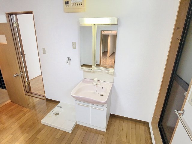 洗面設備　現況が相違する場合は現況を優先致します。2025年6月撮影。