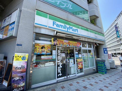 コンビニ　ファミリーマート（コンビニ）まで100m