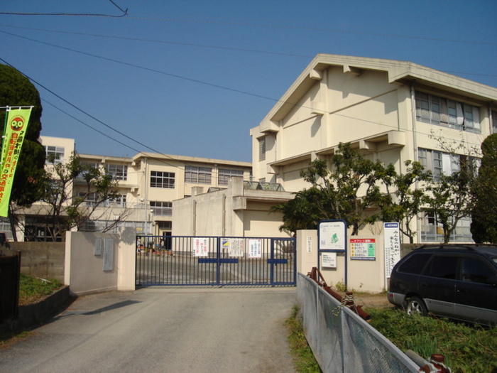 小学校　和白小学校（小学校）まで680m