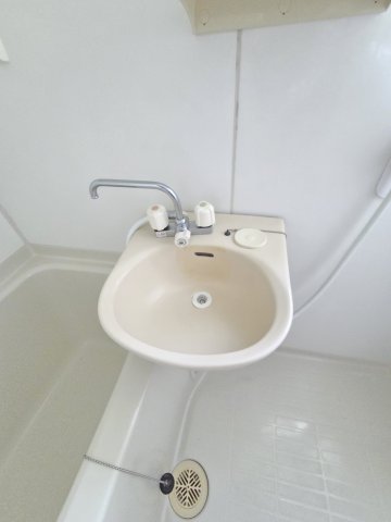 洗面設備　※画像はリフォーム工事前の状態になります。