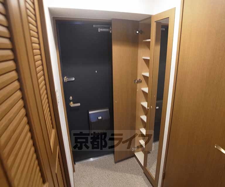 玄関　大きなシューズボックス付き。