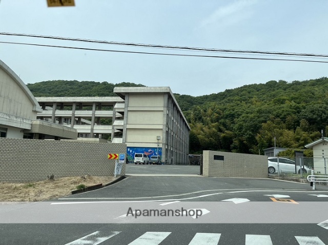 中学校　玉野市立荘内中学校（中学校）まで622m