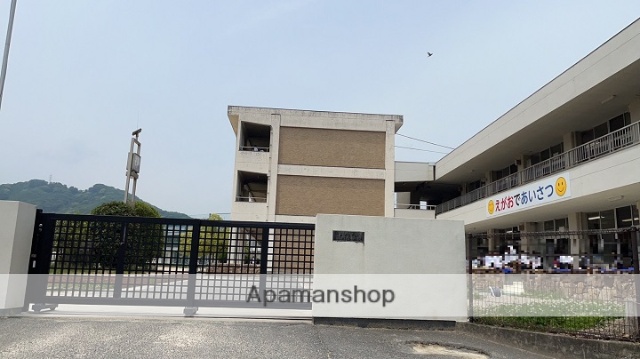 小学校　玉野市立荘内小学校（小学校）まで1200m