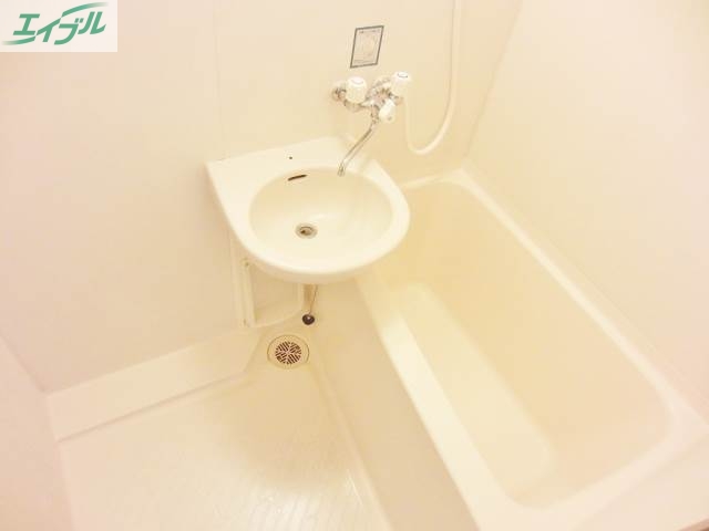 バス・シャワールーム　バスルーム