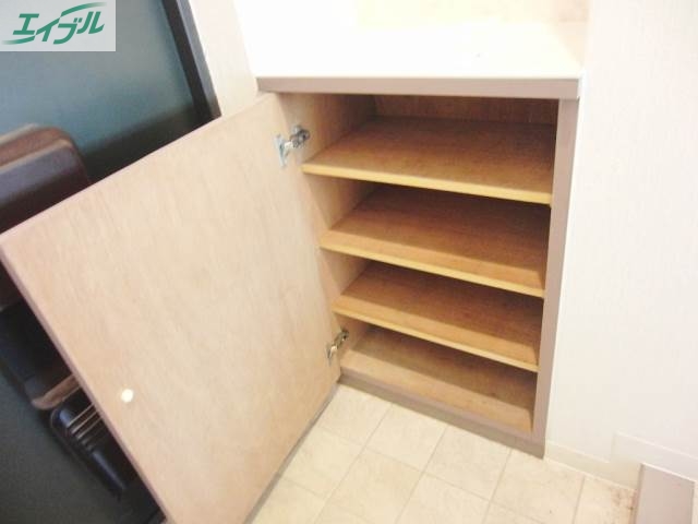 玄関　シューズＢＯＸ付きの玄関