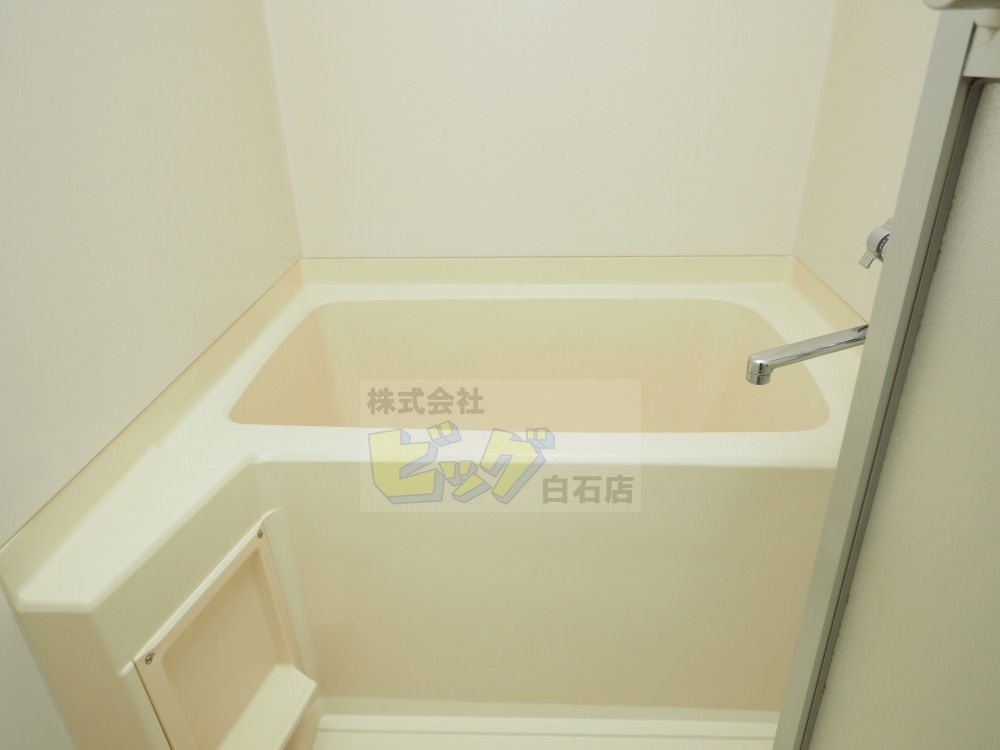 バス・シャワールーム　広々タイプのお風呂です♪