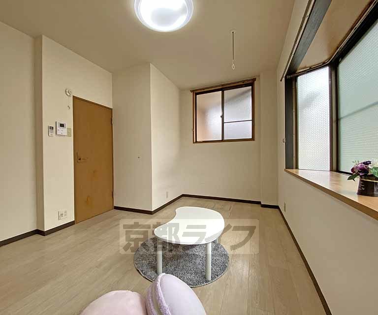 居室・リビング　新大宮商店街まで徒歩２分、お買い物便利な立地です。ワン...