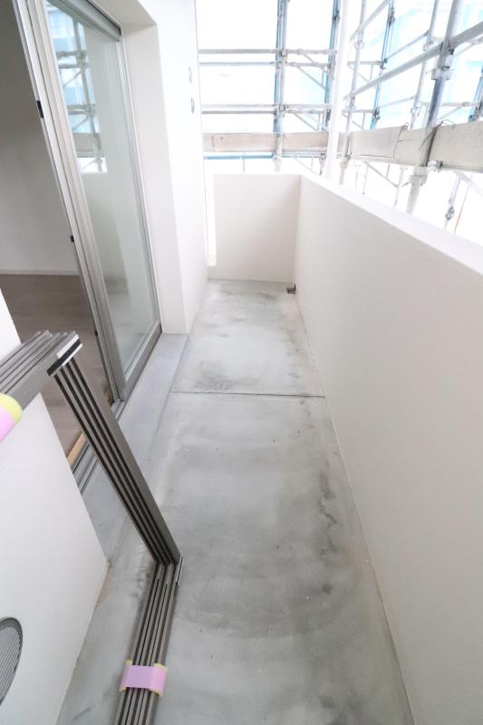 バルコニー　バルコニー　窓はペアガラスです。