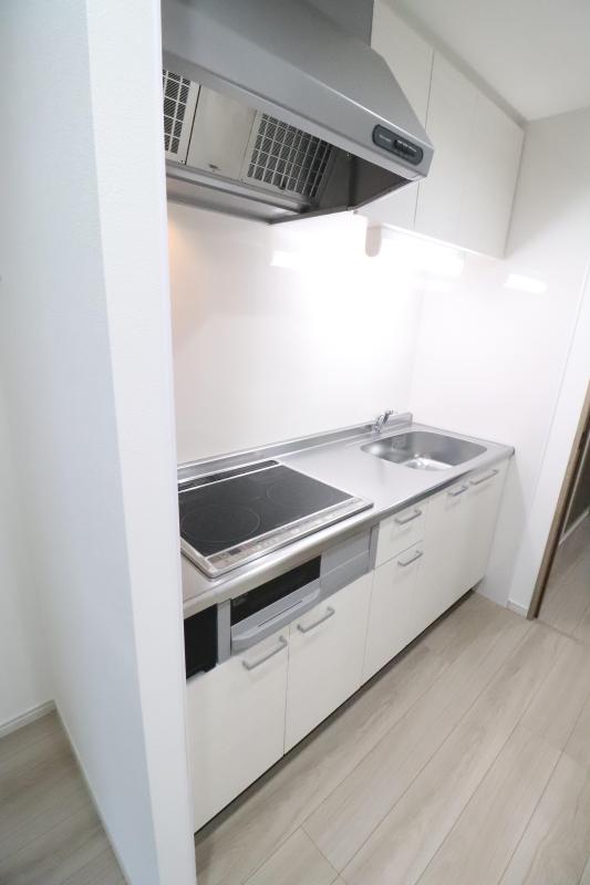 キッチン　3口IHコンログリル付きのキッチン