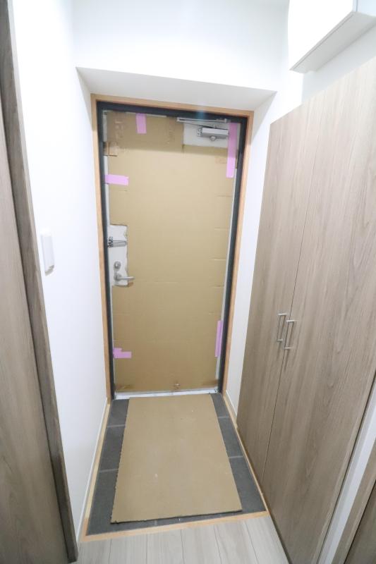 玄関　玄関　シューズボックス付き