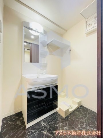 洗面設備　同マンション別部屋、参考写真