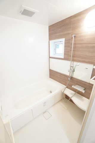 バス・シャワールーム　※同物件・反転タイプの写真です。