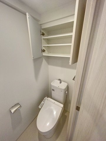 トイレ　温水洗浄便座です。