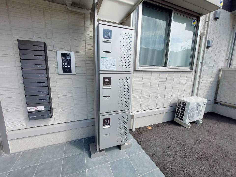 エントランス　宅配ボックス