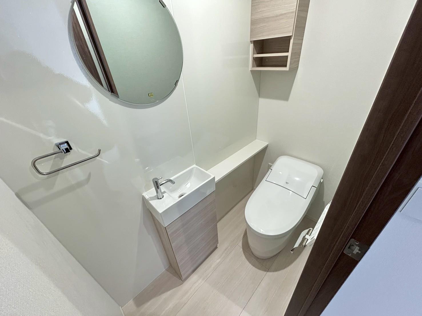 トイレ　温水洗浄暖房便座付トイレ