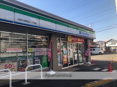 コンビニ　ファミリーマート川崎大師駅前二丁目店（コンビニ）まで425m