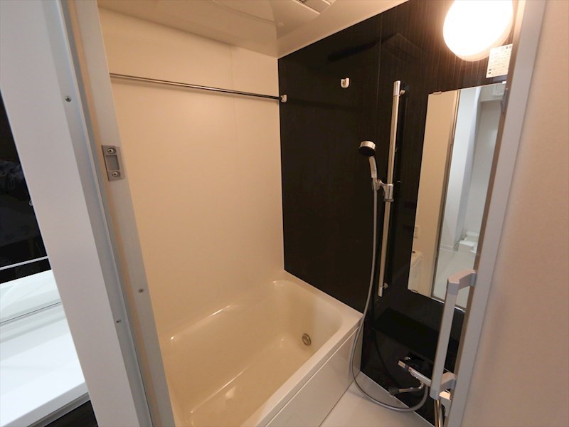 バス・シャワールーム　浴室暖房乾燥機付　追い焚き・オートバス機能付お風呂