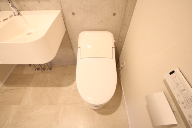 トイレ　※別室の参考写真の為、現況優先です。