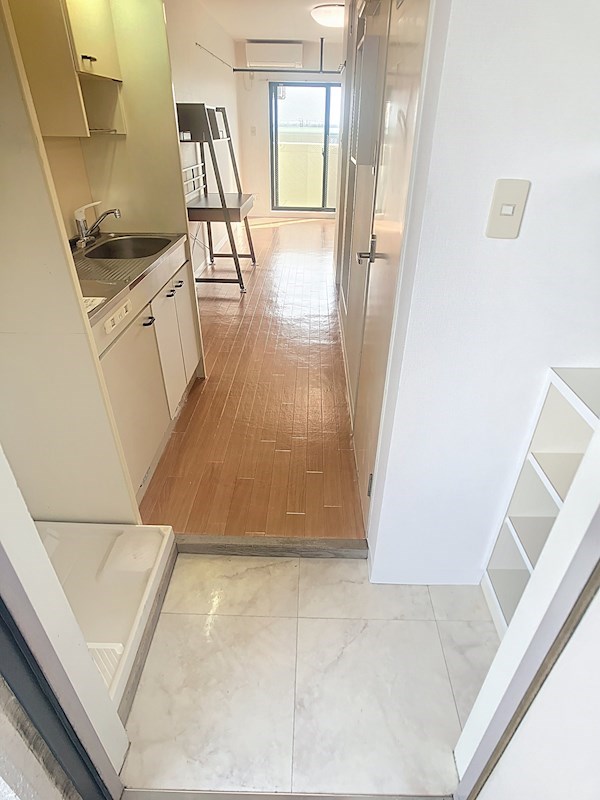 玄関　201号室の写真です