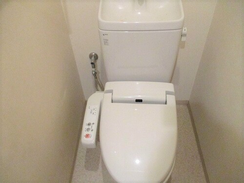 トイレ　温水洗浄便座