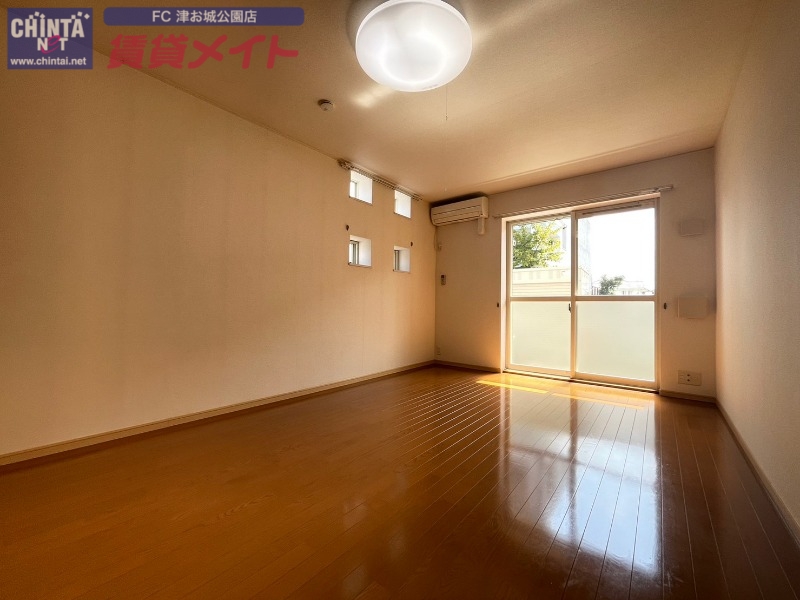 居室・リビング　同型参考写真