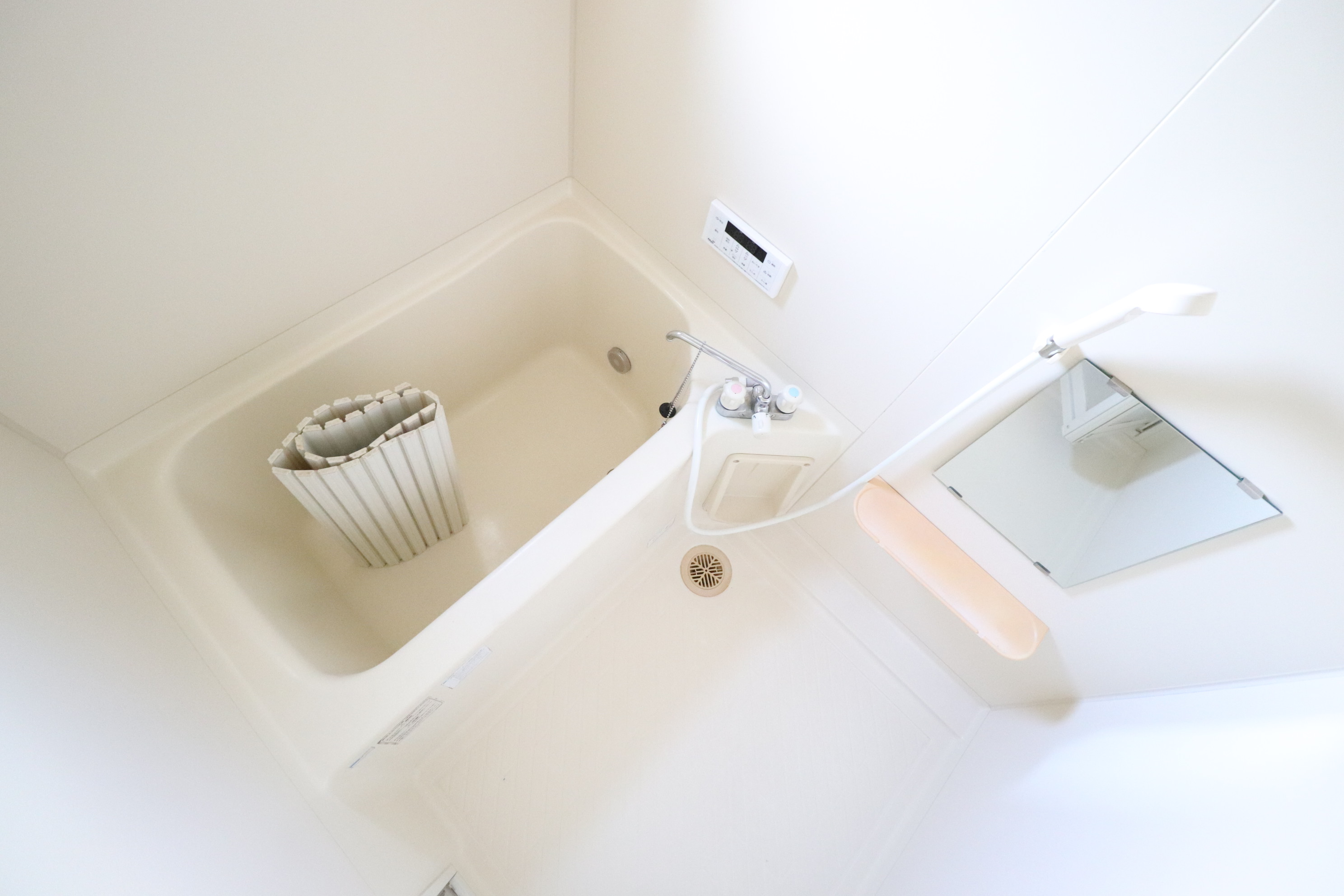 バス・シャワールーム　鏡付きのお風呂です♪