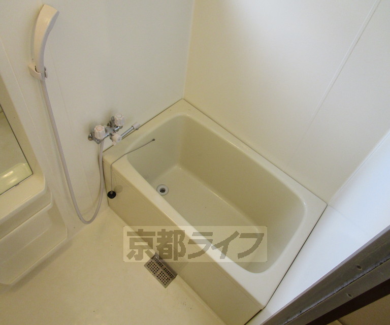 バス・シャワールーム　バスルームです。