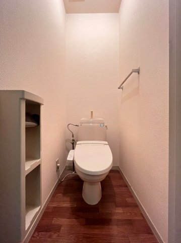 トイレ　別号室の写真です。ご参考までに