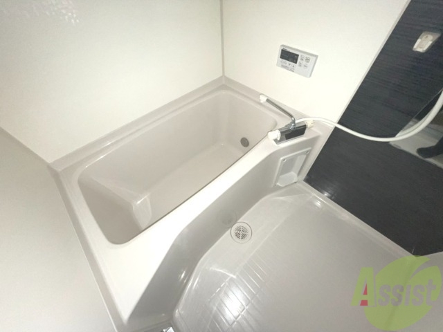 バス・シャワールーム　追い焚き機能が付いているのでいつでも温かいお風呂に入れますよ