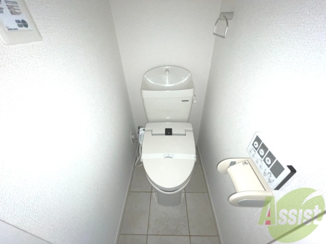 トイレ　嬉しいウォシュレット機能付きです。シャワートイレは便利ですね