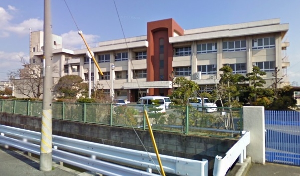 小学校　岡山市立芳明小学校（小学校）まで1884m