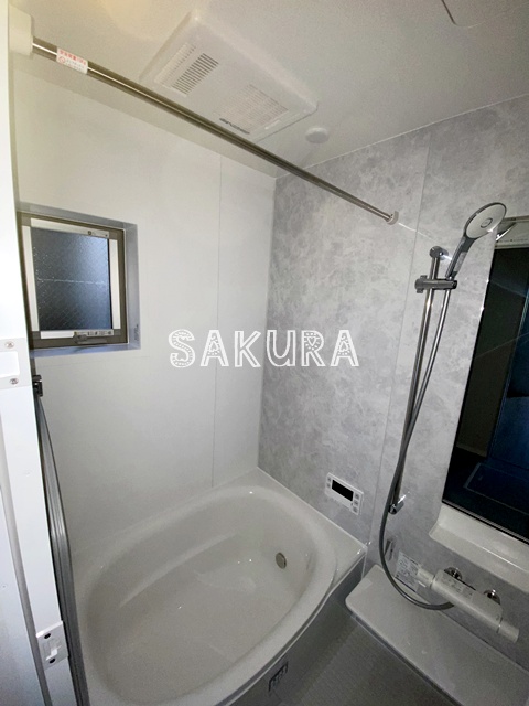 バス・シャワールーム　ご家族や長時間入浴に便利な追い炊き機能付きです♪