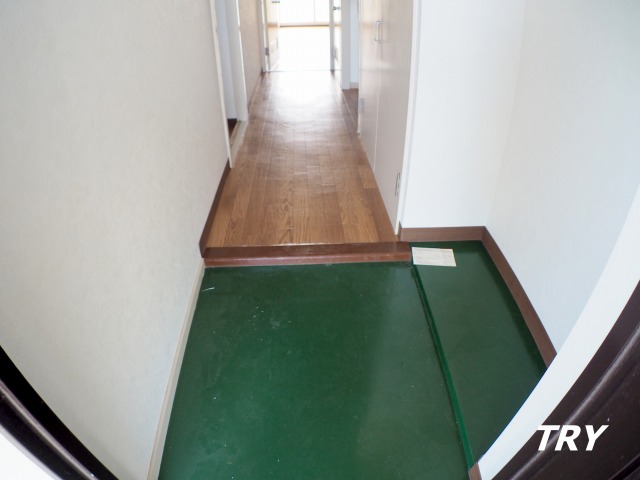 玄関　玄関収納付です。