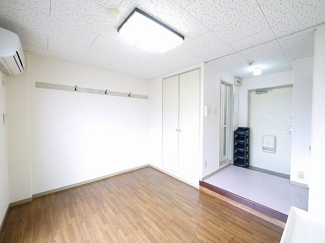 居室・リビング　明るい洋室です。