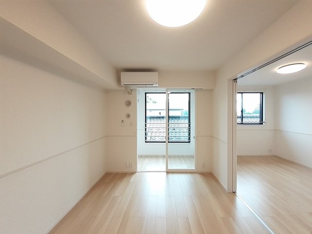 居室・リビング　ゆったり過ごせる居間です