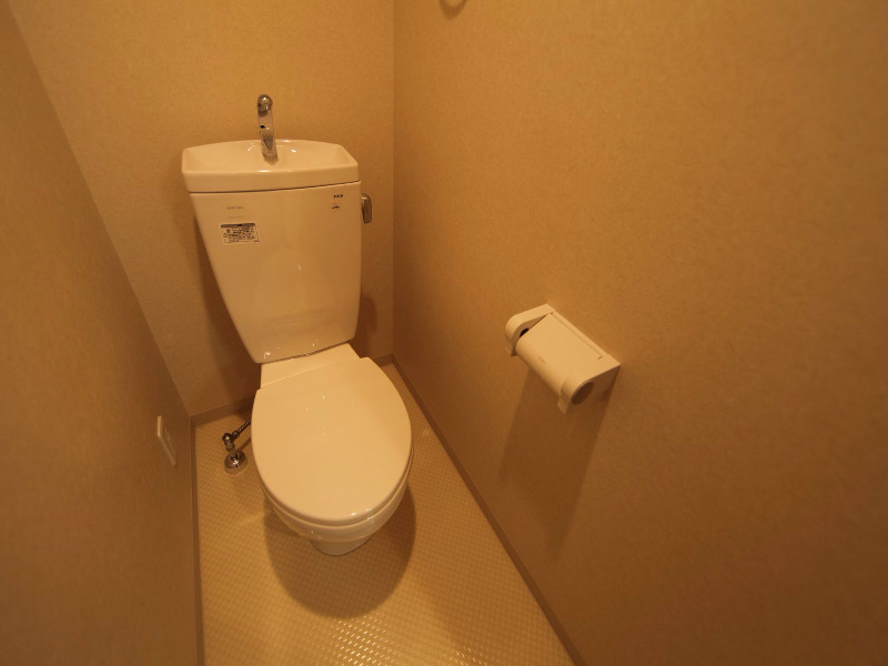 トイレ　トイレ　温水洗浄便座取り付け可