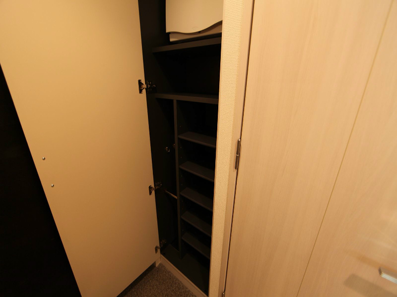 玄関　玄関　シューズボックス付（収納充実してます）