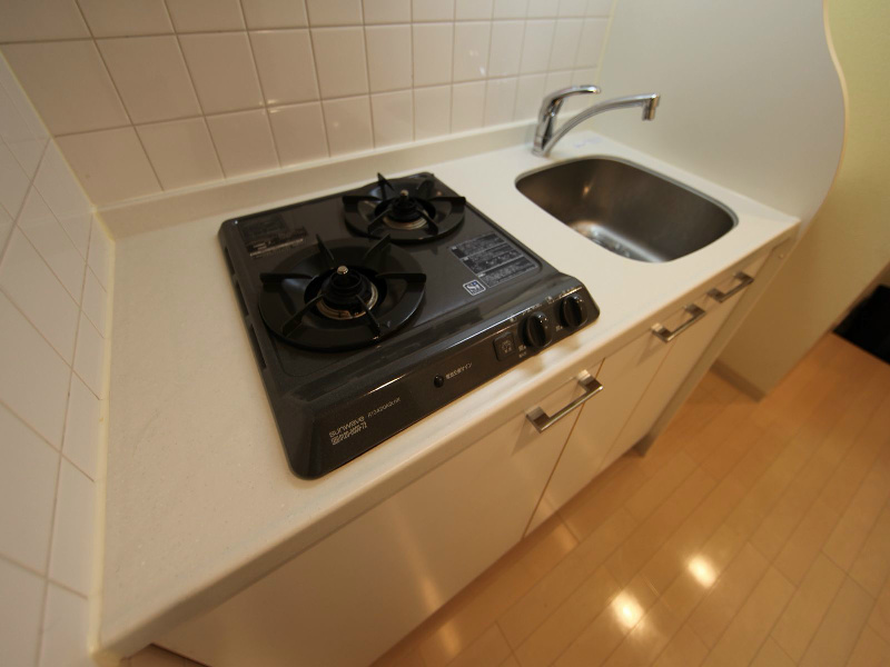 キッチン　システムキッチン（ガス2口）冷蔵庫・レンジ等ご用意できます