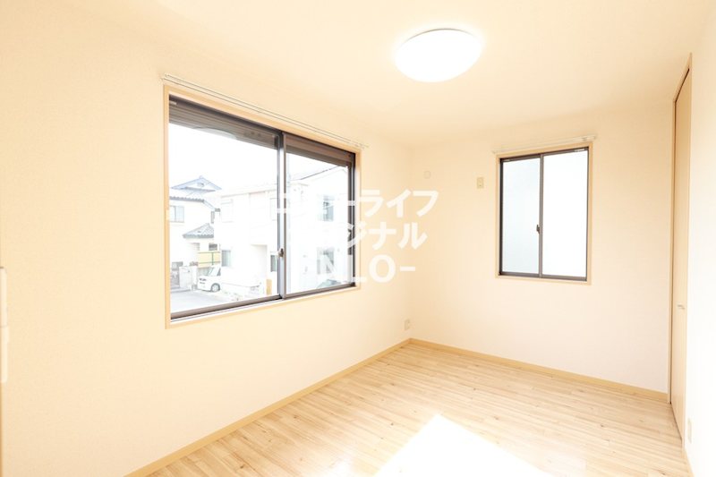 その他部屋・スペース　洋室は窓が2面あるので通風・日当たり良好です！