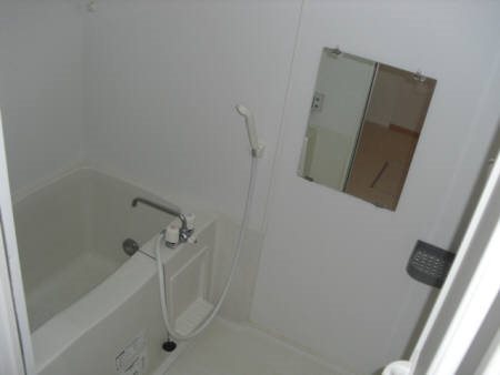 バス・シャワールーム　浴室換気乾燥機付きです。