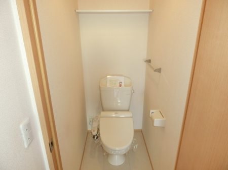 トイレ　温水洗浄便座で冬も暖かです。